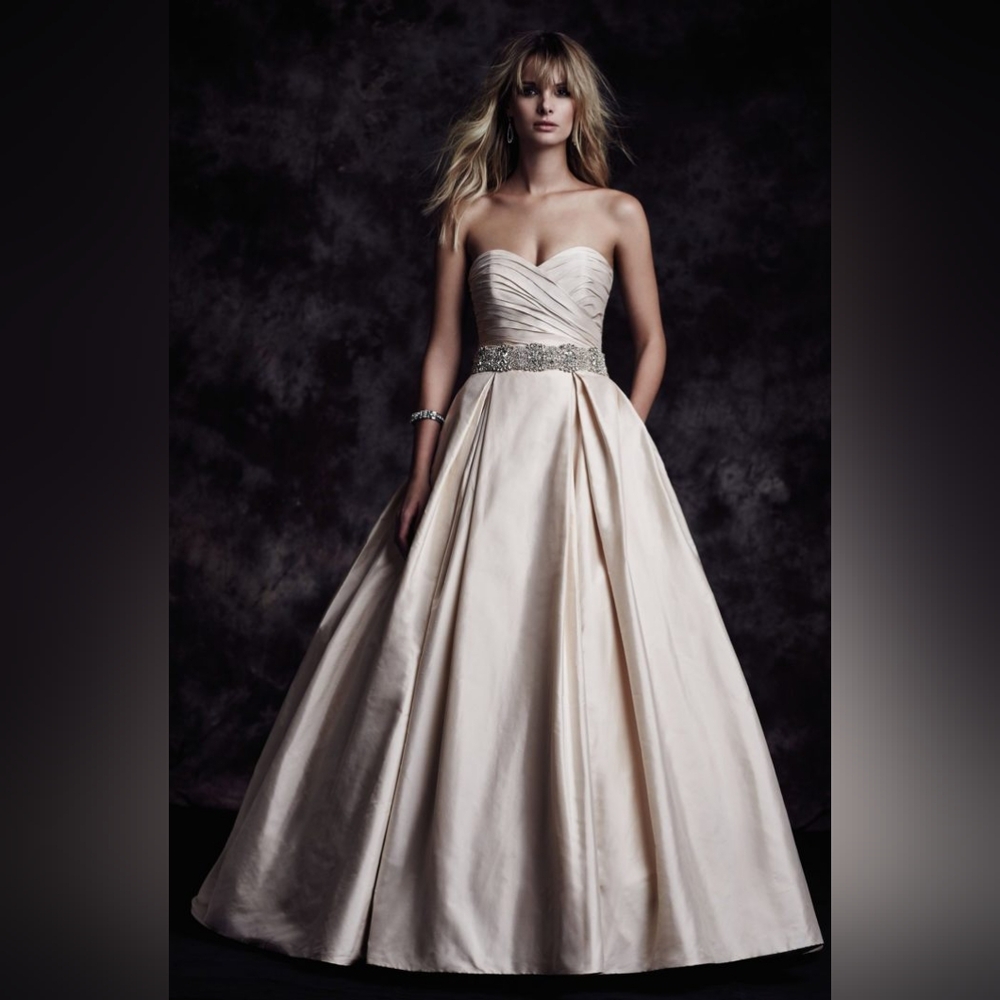 Elegant Cream Strapless Gown